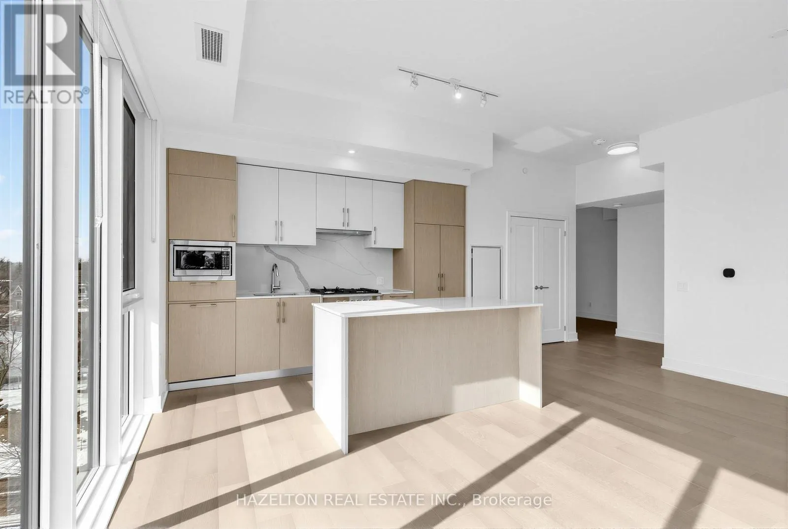 602 - 8 MANOR ROAD W