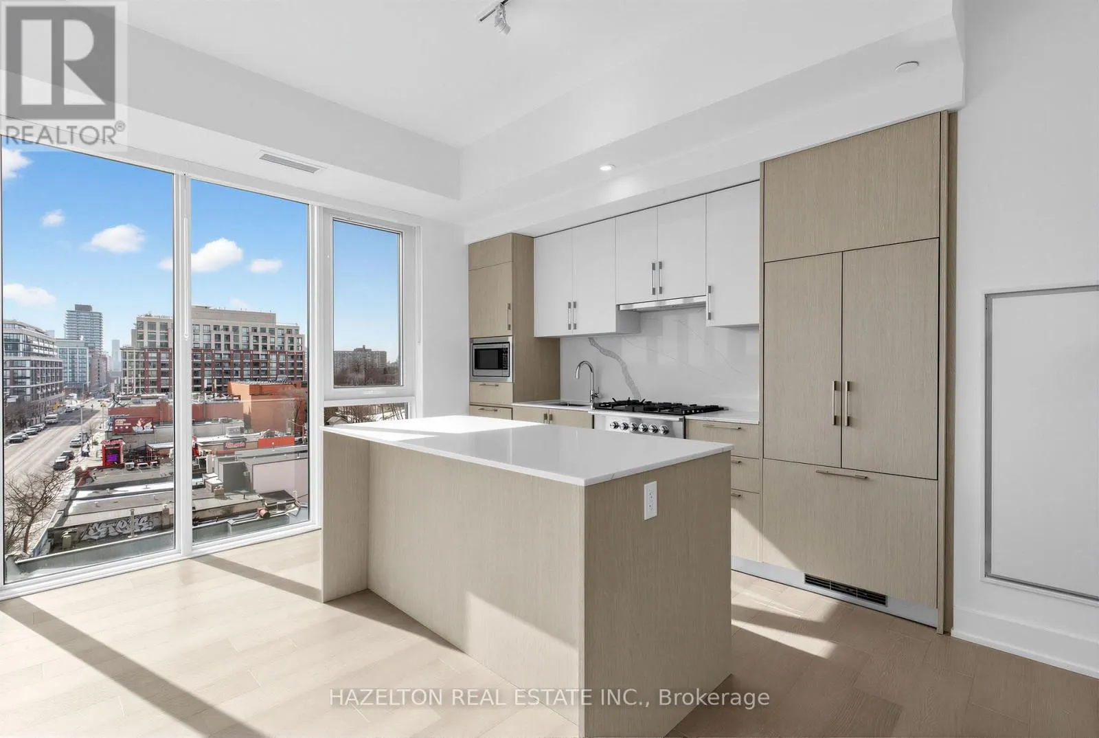 602 - 8 MANOR ROAD W