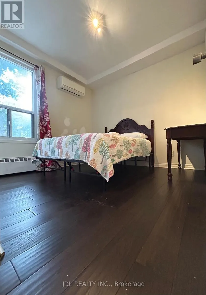 ONE BEDROOM UNIT MAIN - 3 PEMBROKE ST STREET