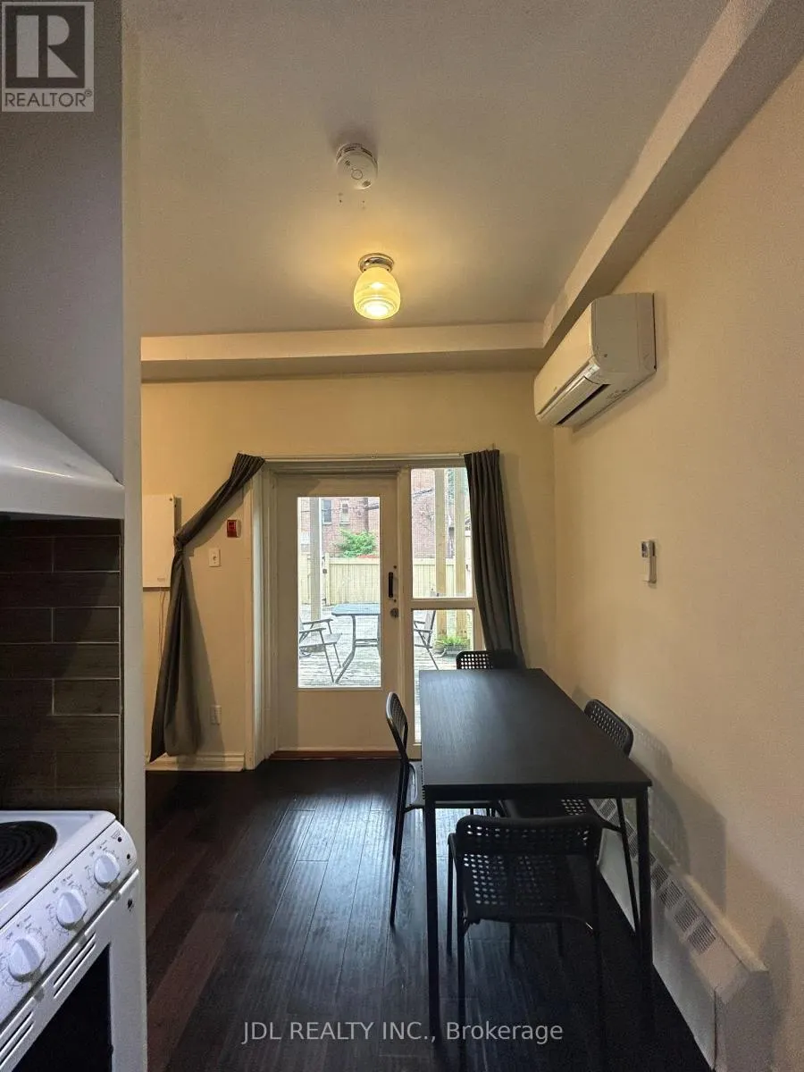 ONE BEDROOM UNIT MAIN - 3 PEMBROKE ST STREET