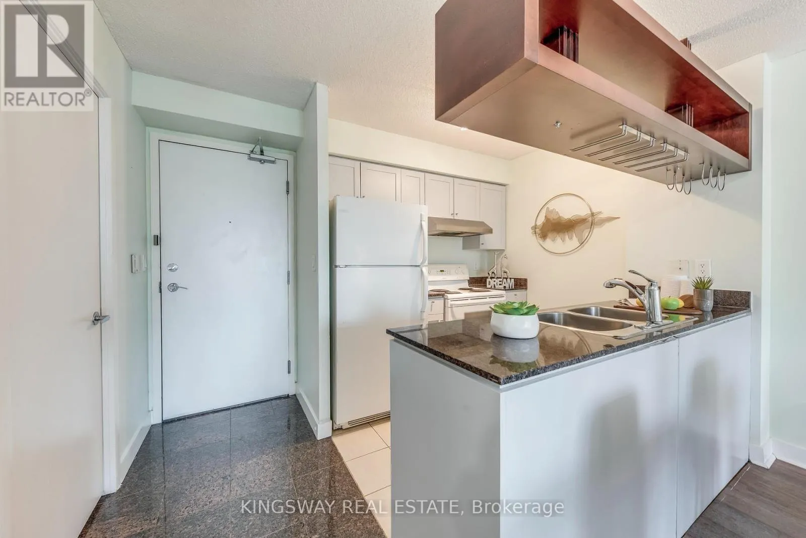 3511 - 81 NAVY WHARF COURT