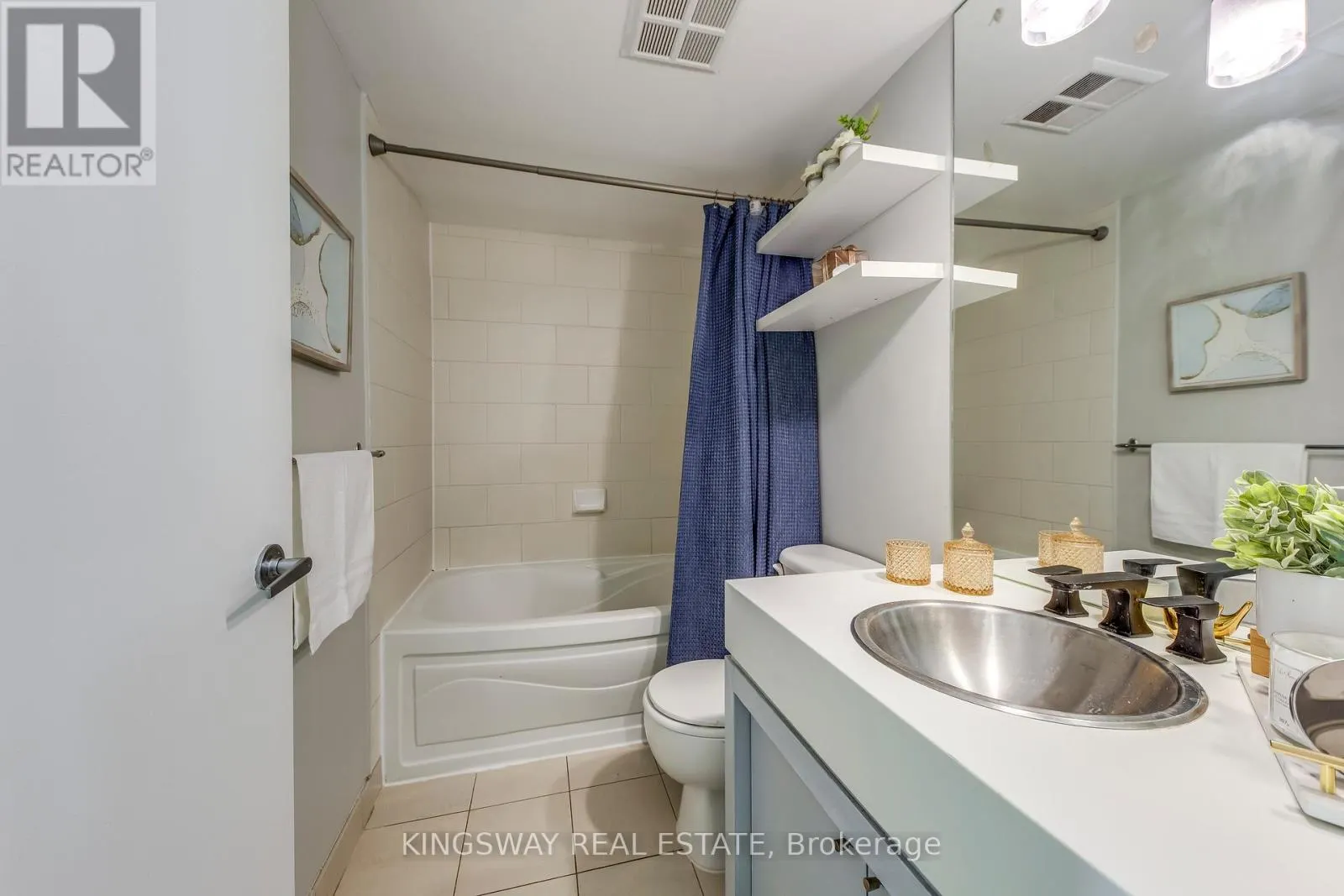 3511 - 81 NAVY WHARF COURT