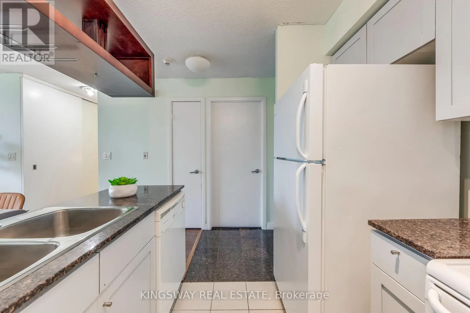 3511 - 81 NAVY WHARF COURT
