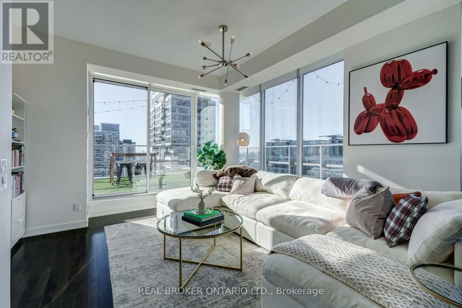PH02 - 126 SIMCOE STREET