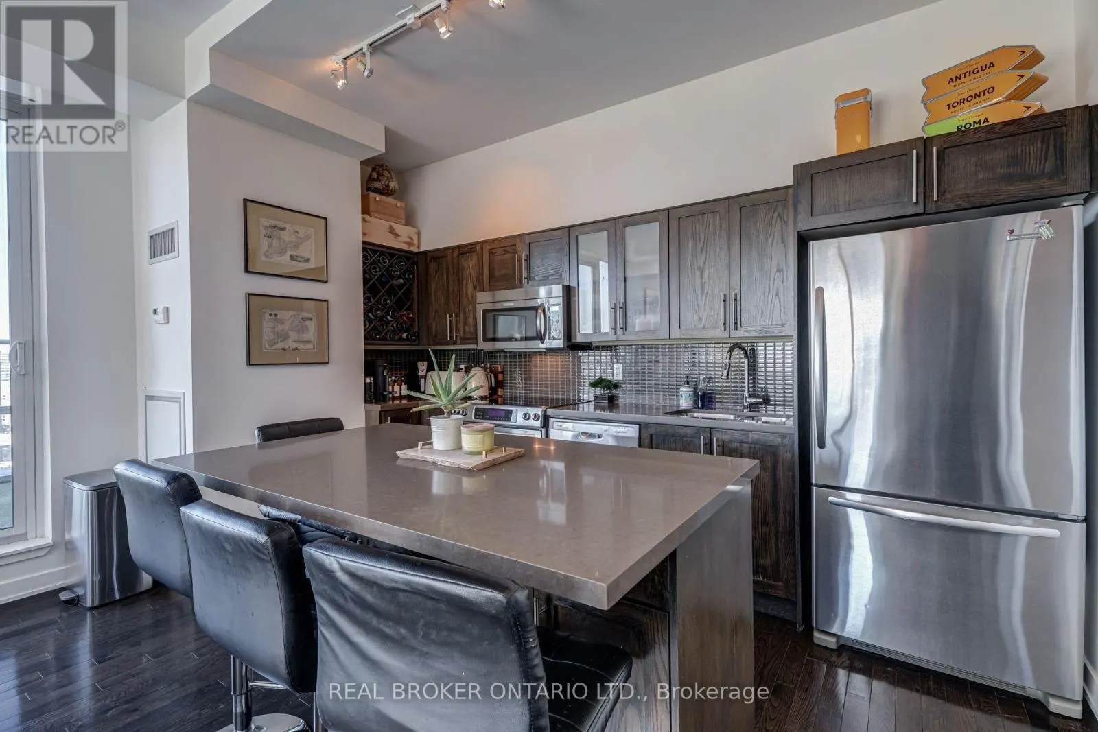 PH02 - 126 SIMCOE STREET