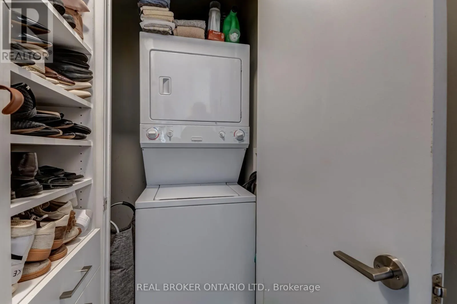 PH02 - 126 SIMCOE STREET