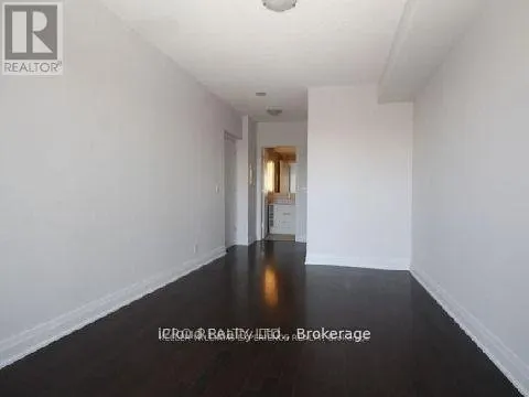 407 - 21 CLAIRTRELL ROAD
