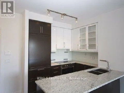 407 - 21 CLAIRTRELL ROAD