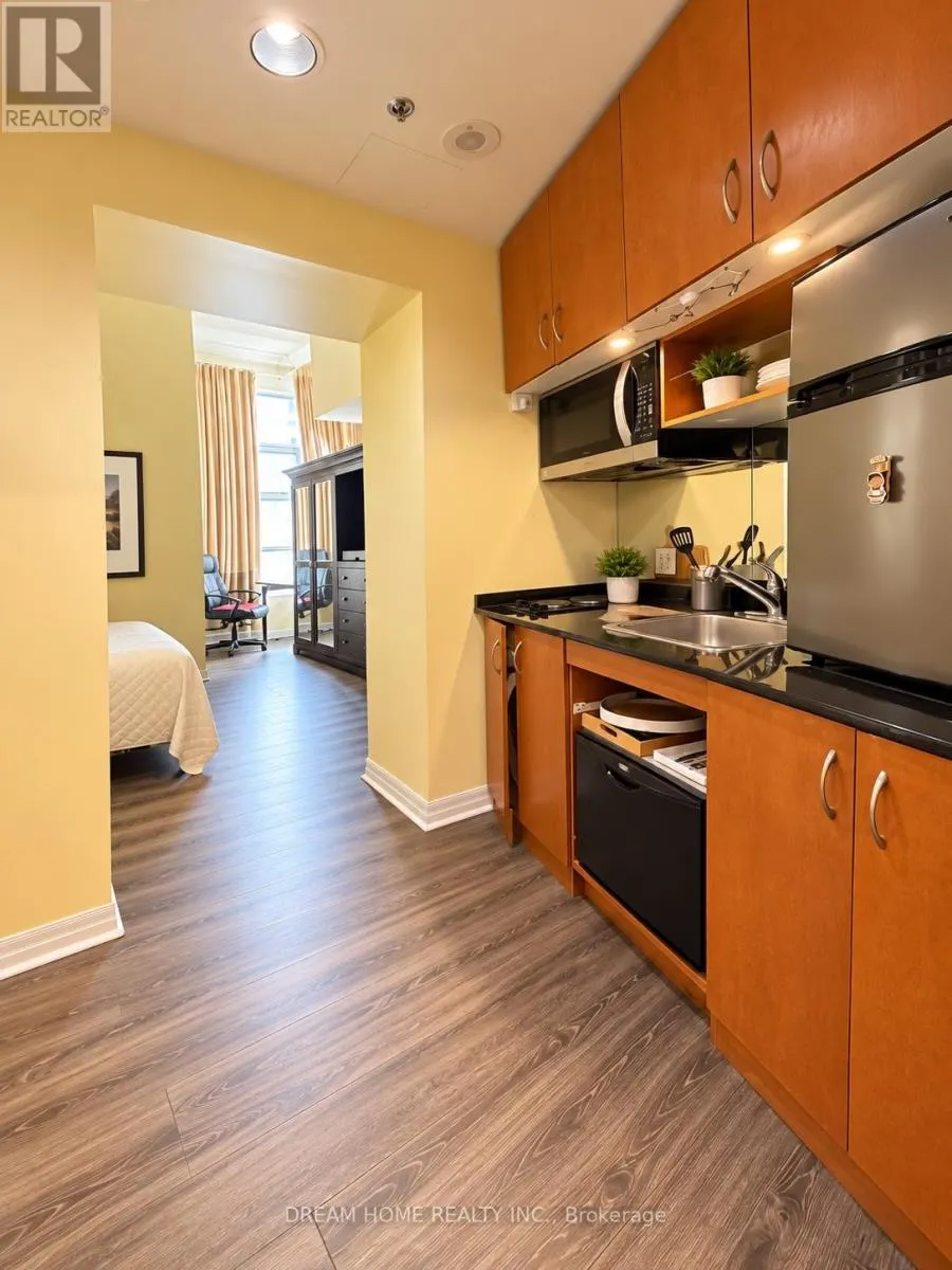 918 - 1 KING STREET W