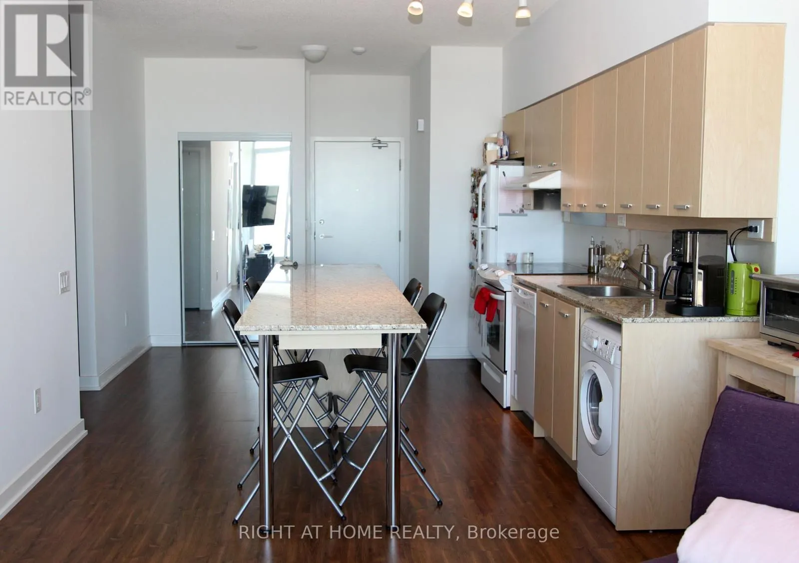3001 - 33 SINGER COURT