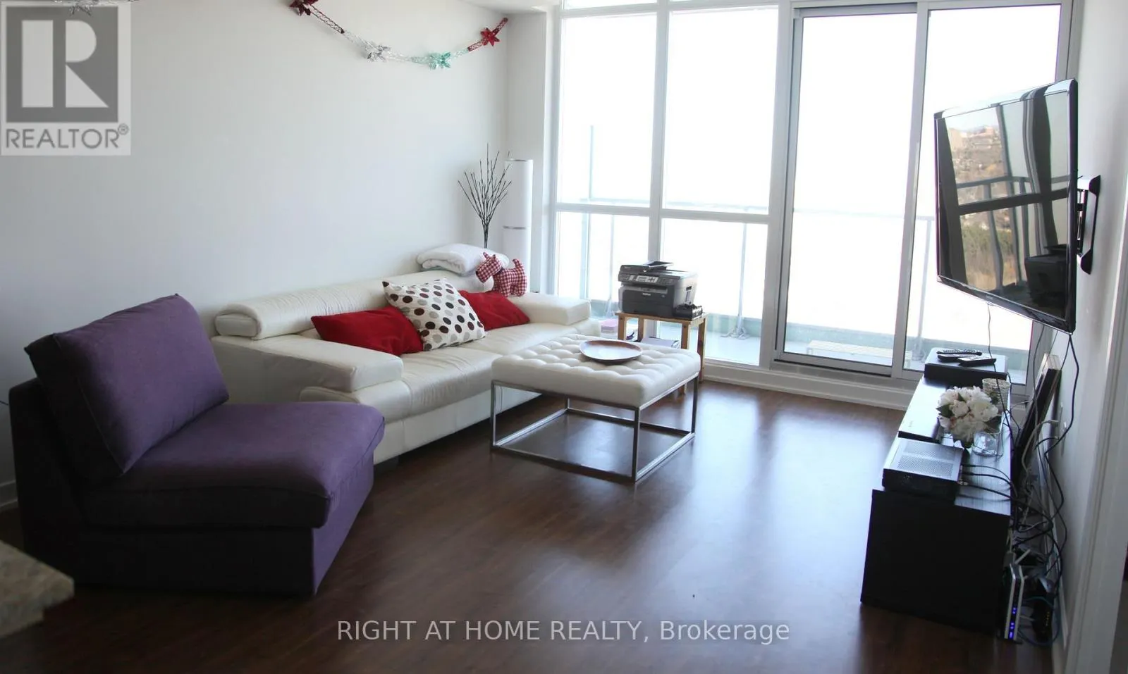 3001 - 33 SINGER COURT