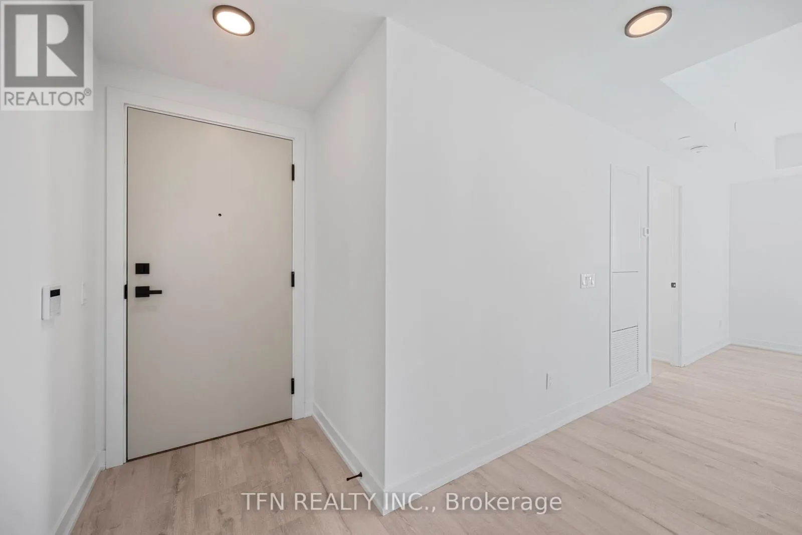 4305 - 327 KING STREET W