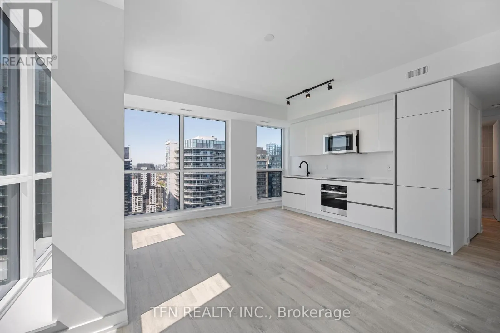 4305 - 327 KING STREET W