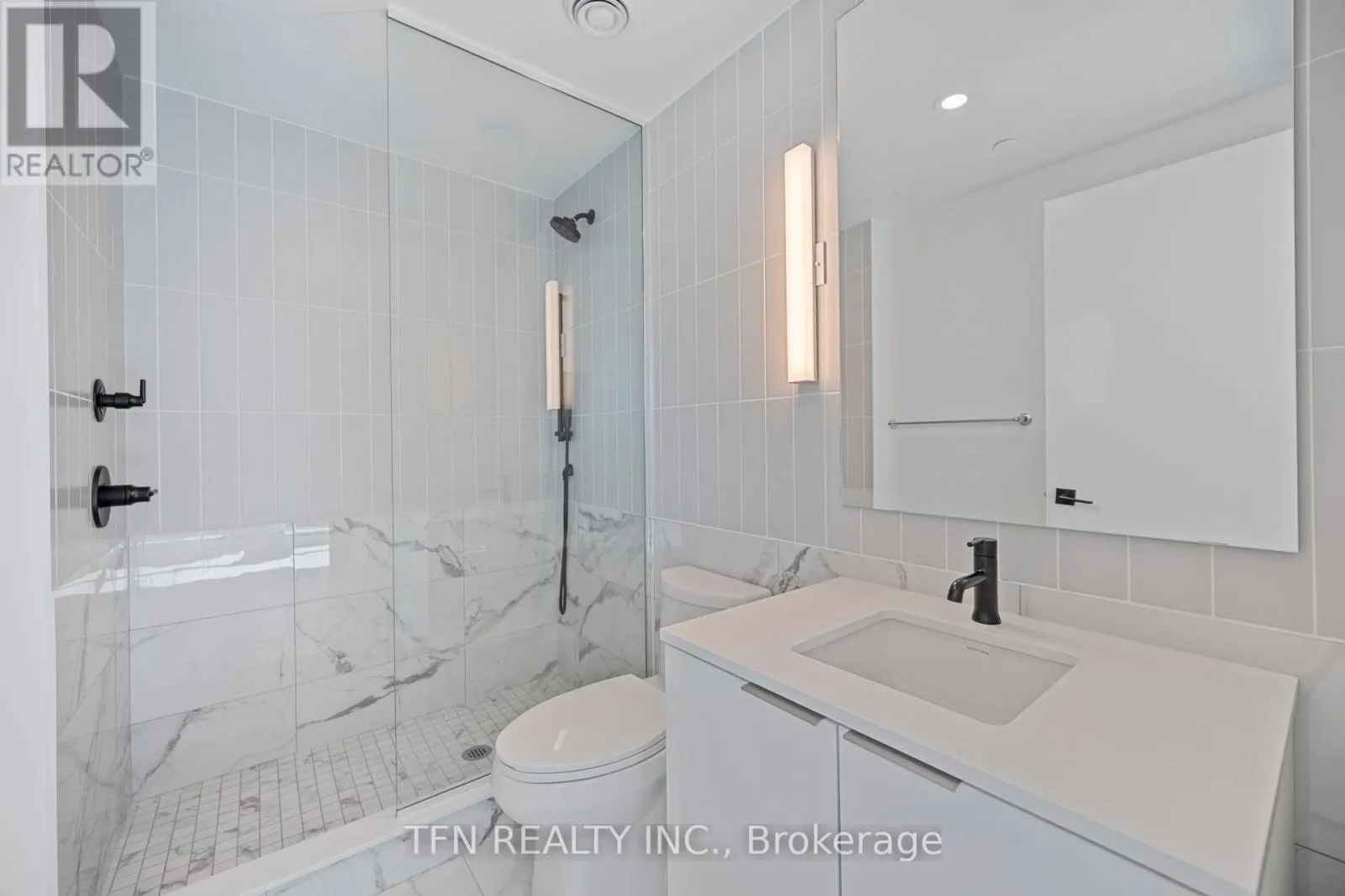 4305 - 327 KING STREET W