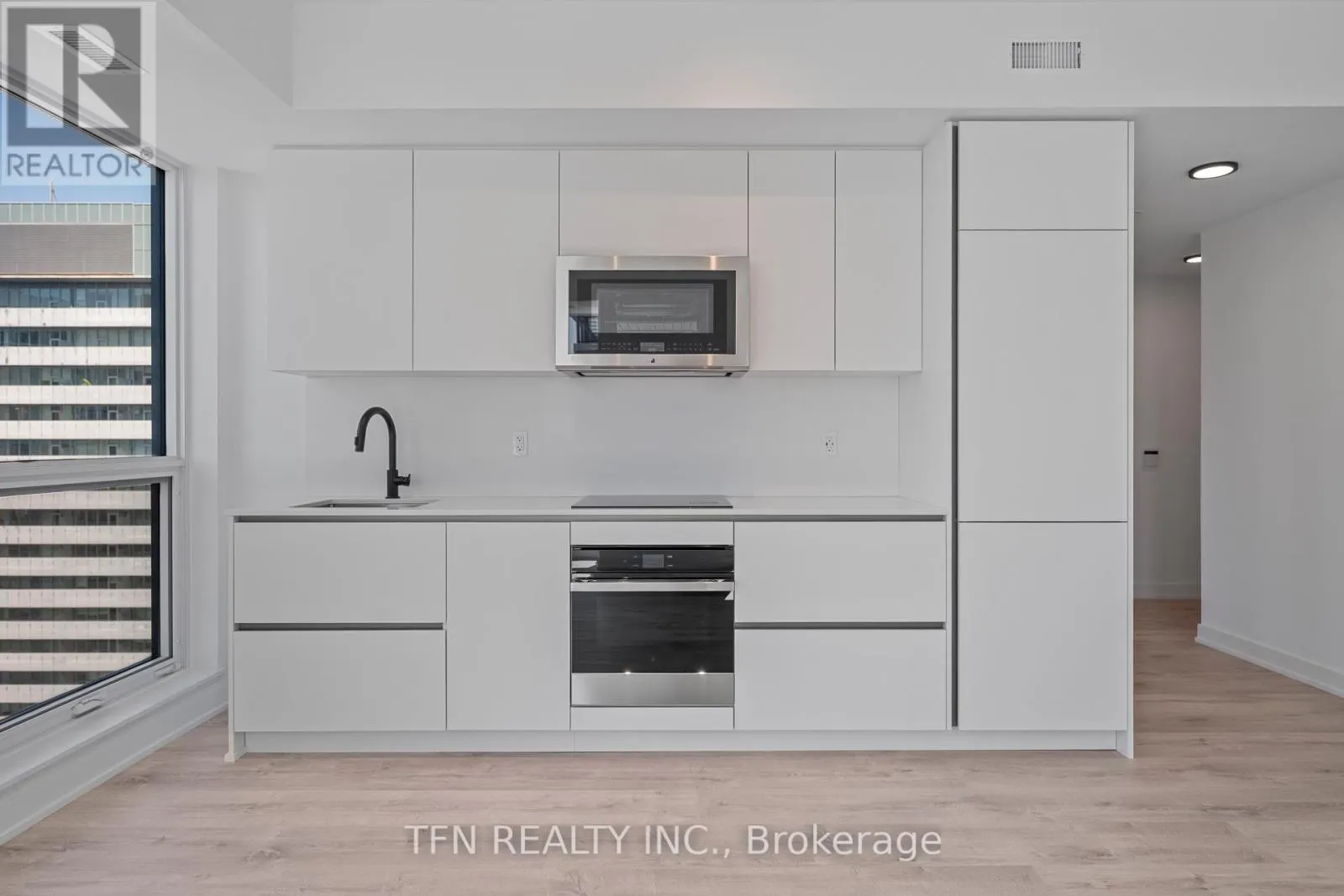 4305 - 327 KING STREET W