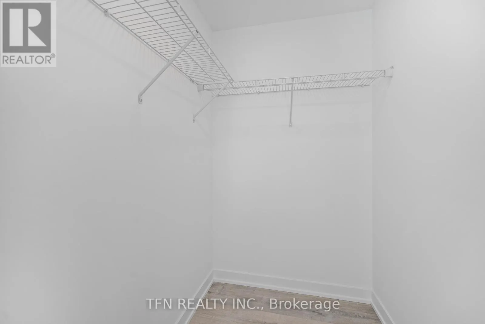 4305 - 327 KING STREET W