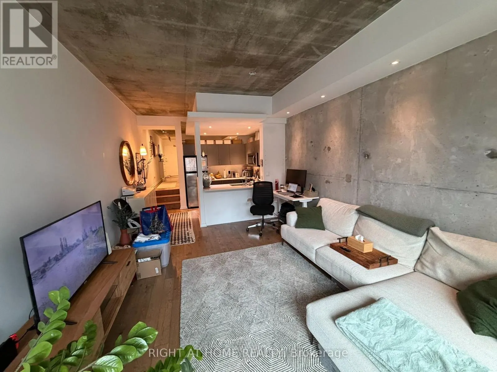 402 - 388 RICHMOND STREET W