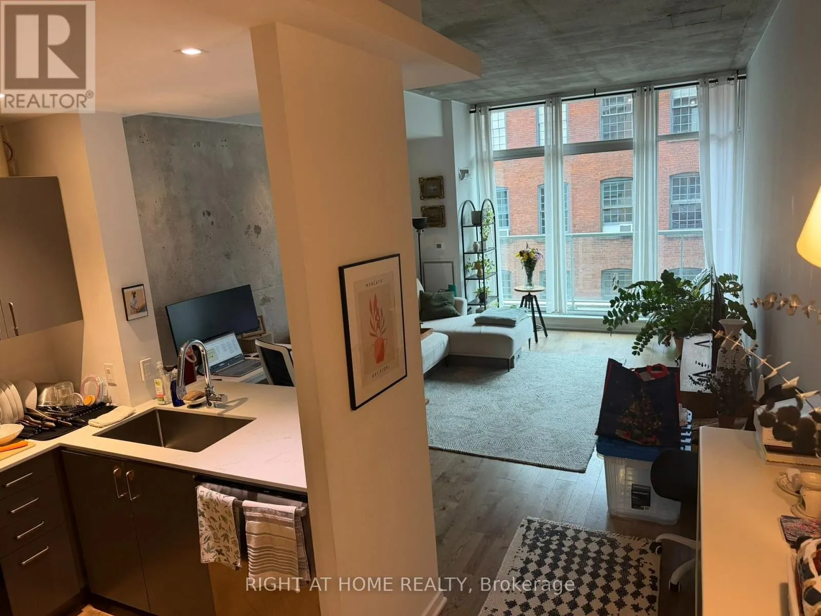 402 - 388 RICHMOND STREET W