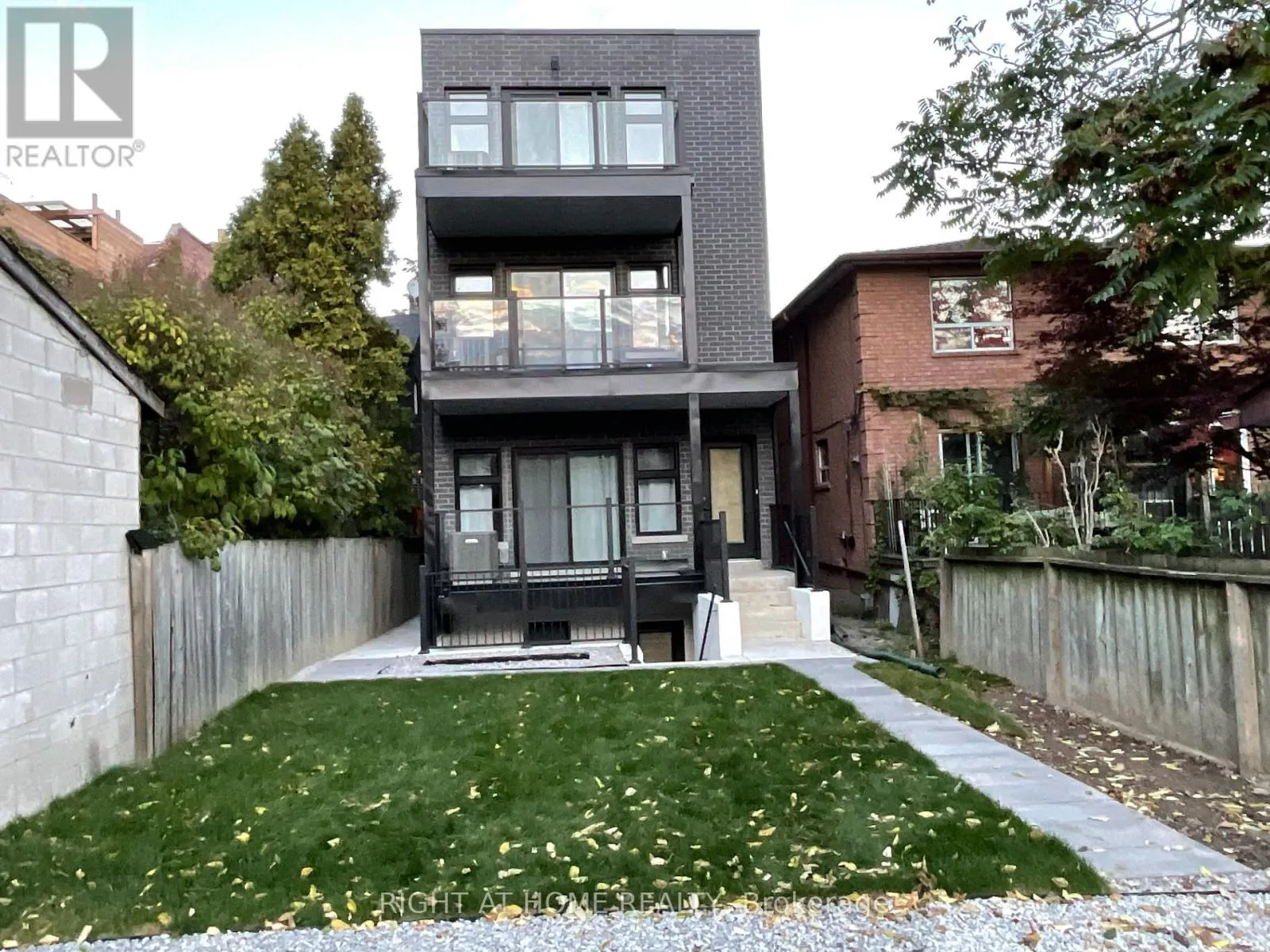 674 MANNING AVENUE