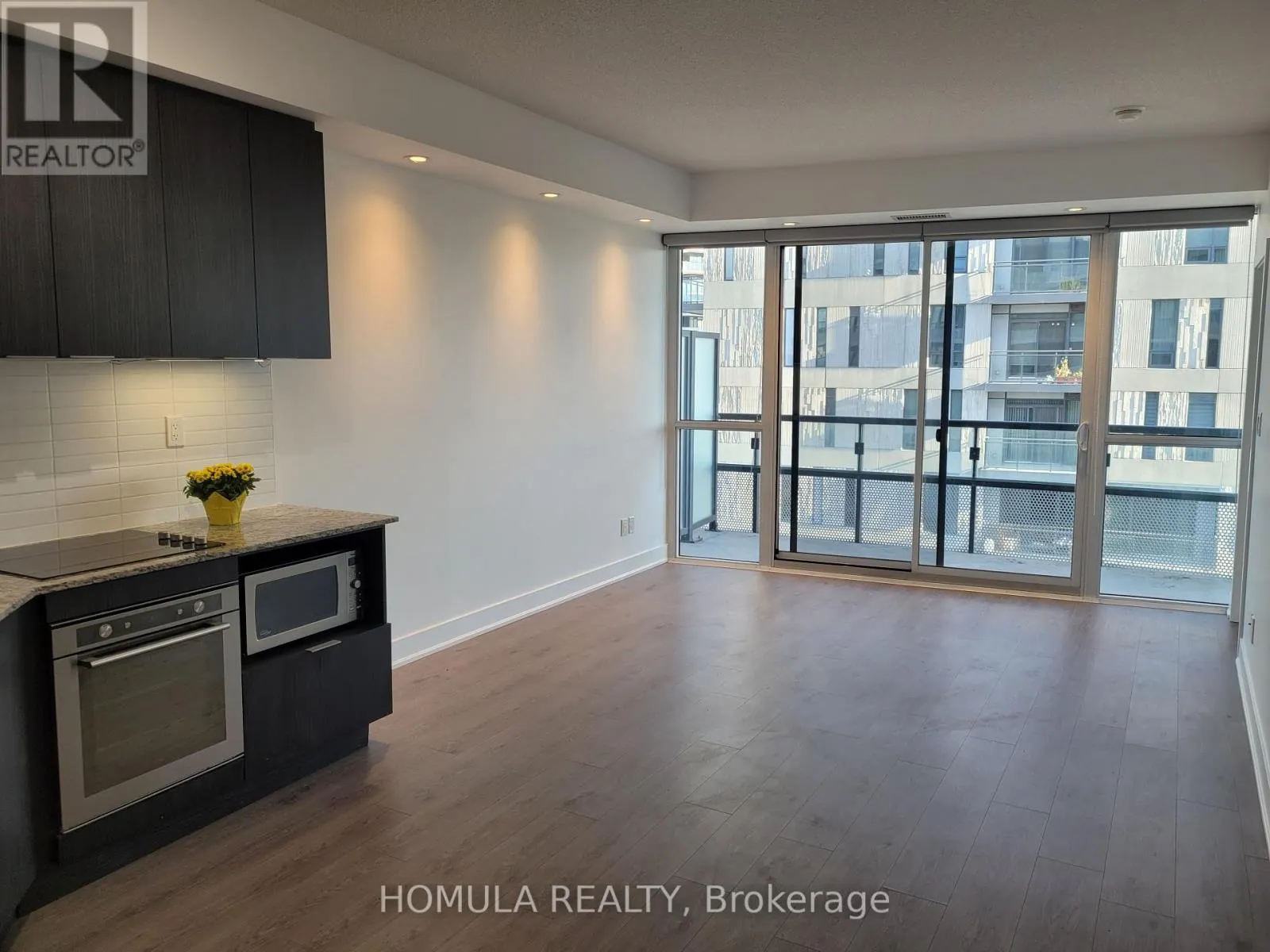 902 - 99 THE DONWAY W