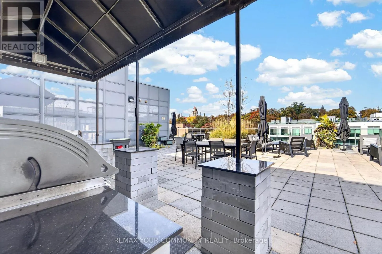 210 - 380 MACPHERSON AVENUE