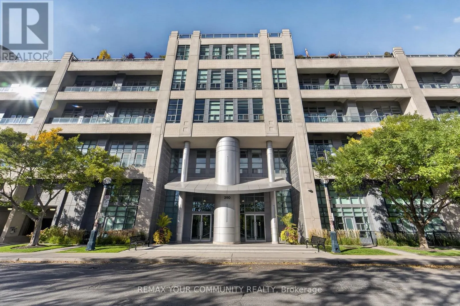 210 - 380 MACPHERSON AVENUE