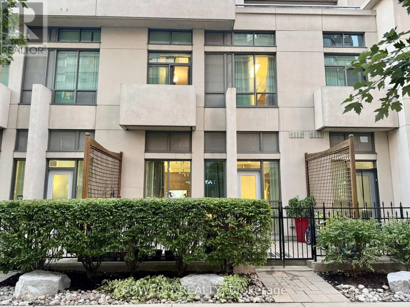 110 - 18 SPRING GARDEN AVENUE