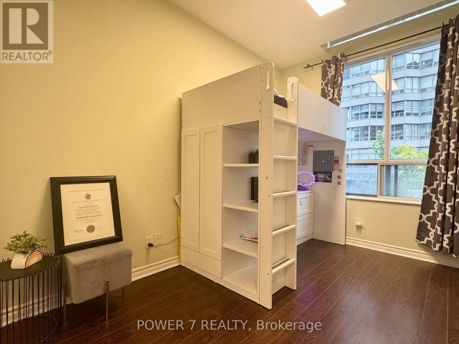 110 - 18 SPRING GARDEN AVENUE