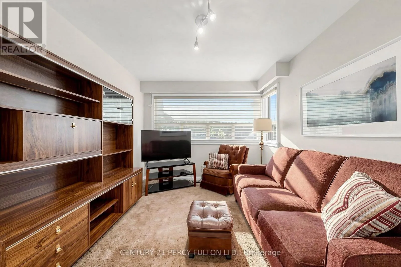 8 WALLBRIDGE COURT