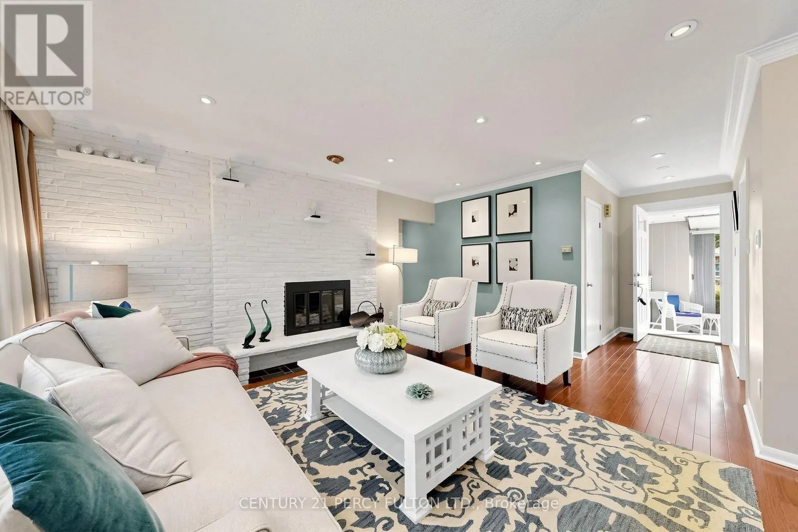 8 WALLBRIDGE COURT
