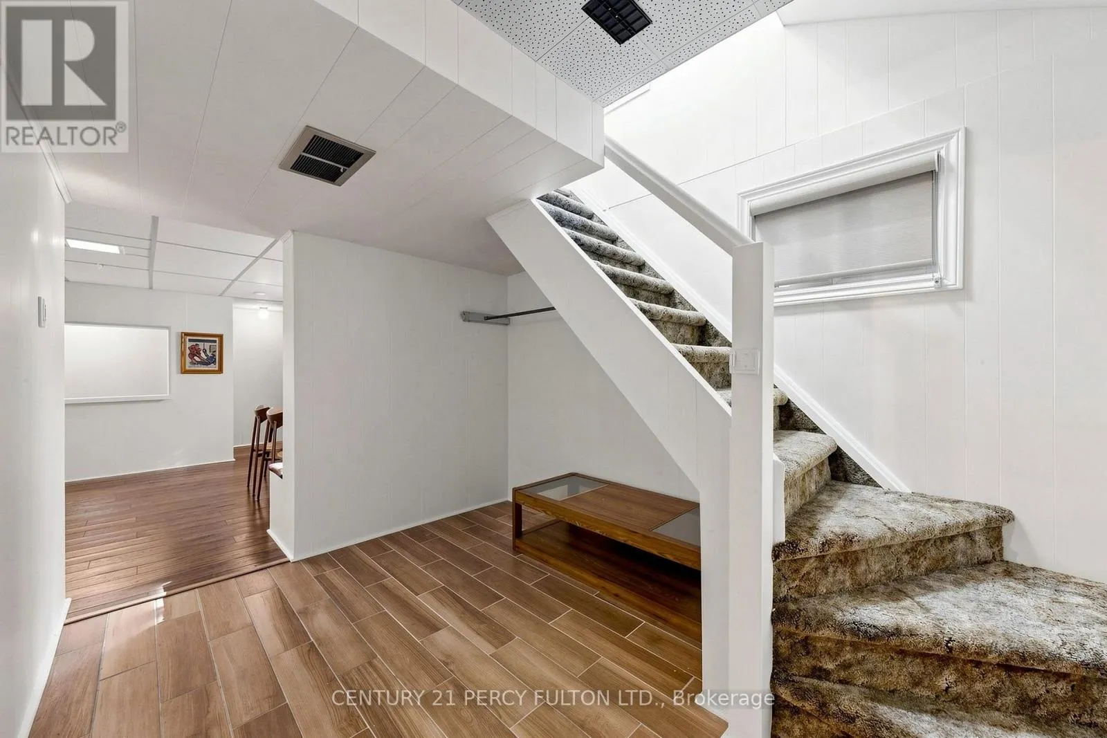 8 WALLBRIDGE COURT
