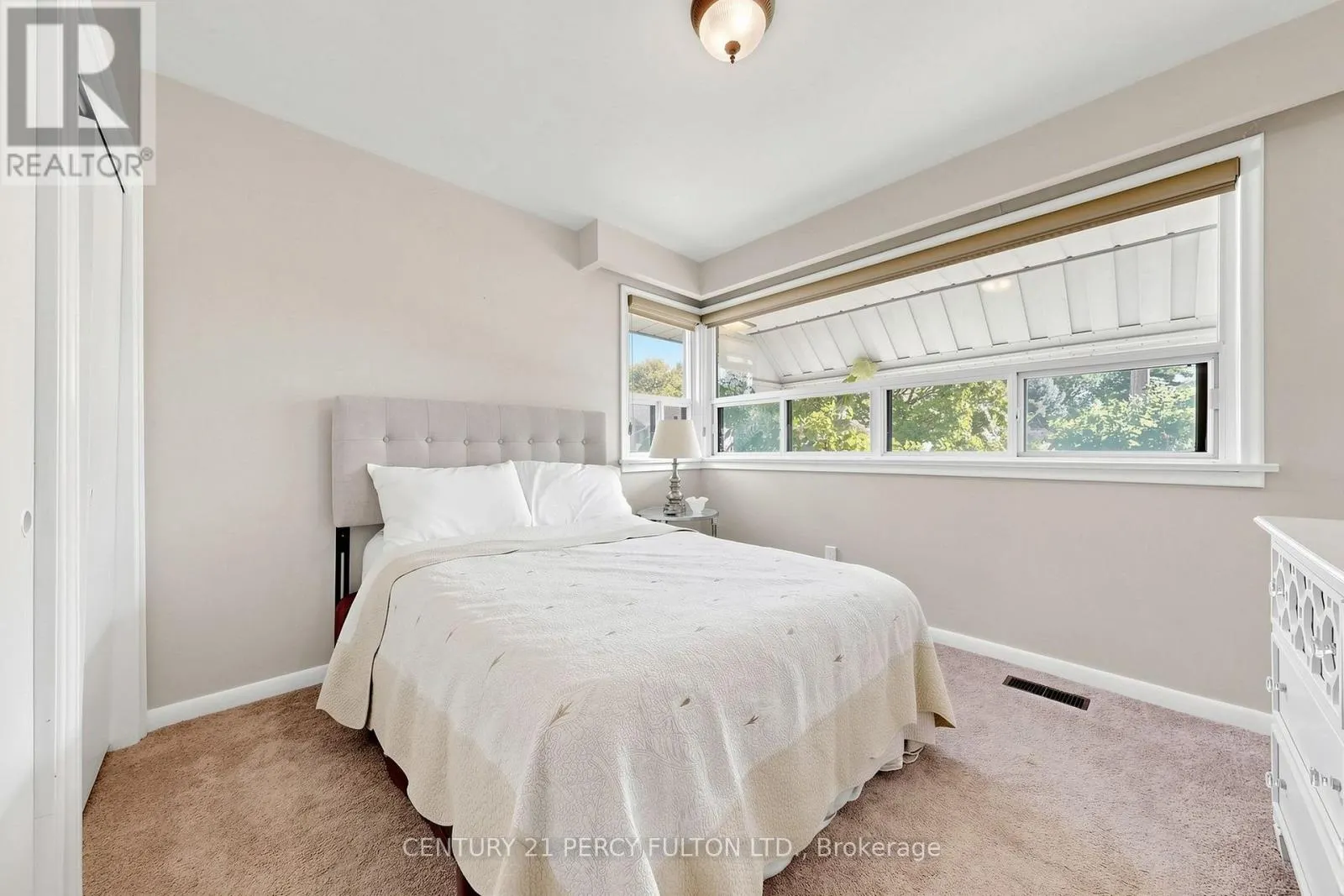 8 WALLBRIDGE COURT