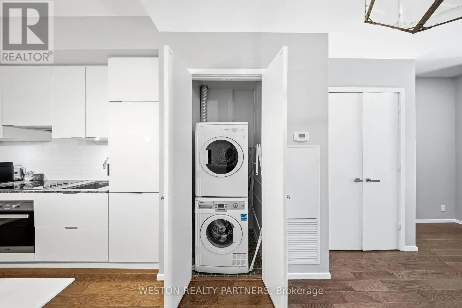208 - 5 ST JOSEPH STREET