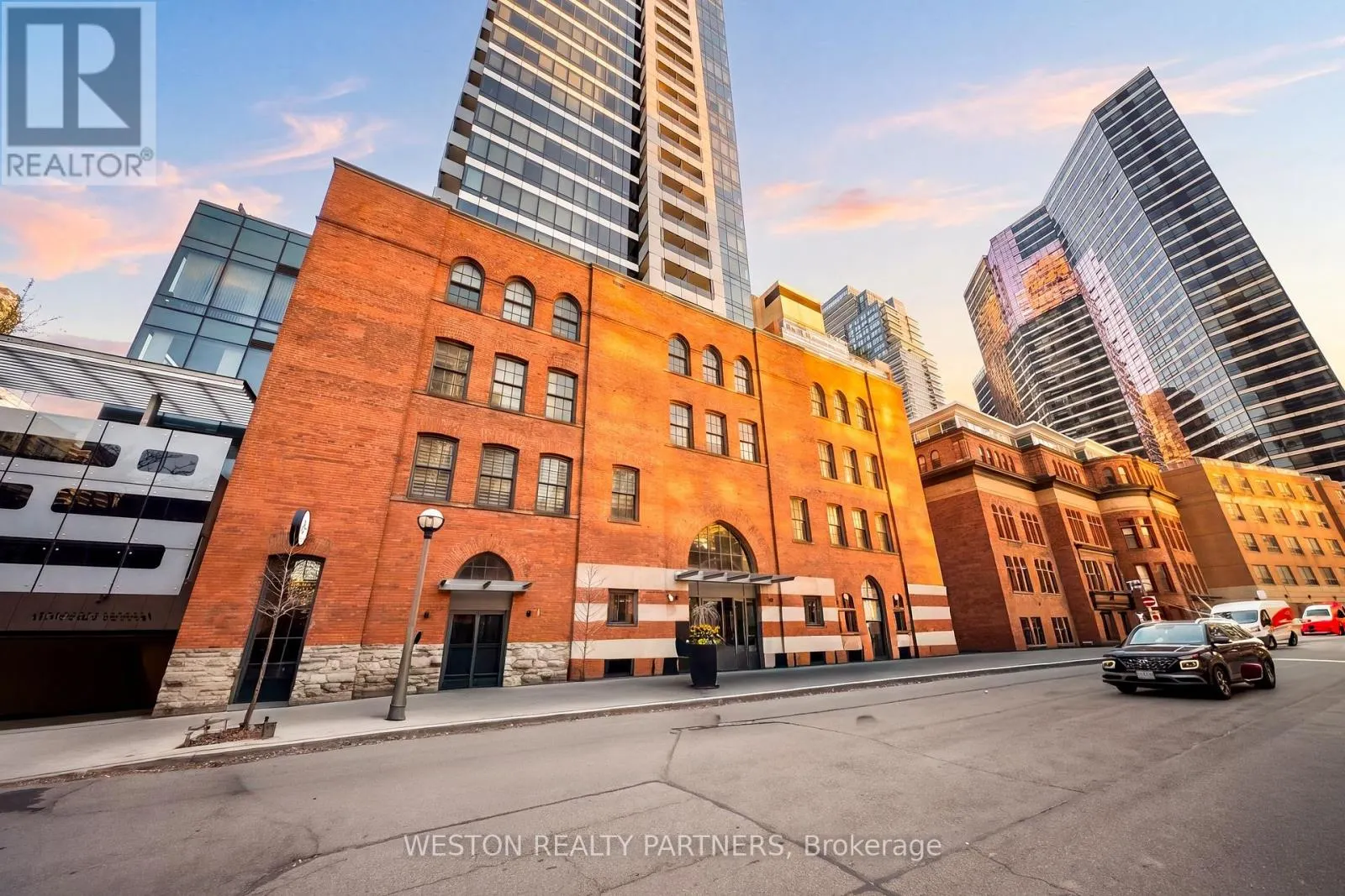 208 - 5 ST JOSEPH STREET