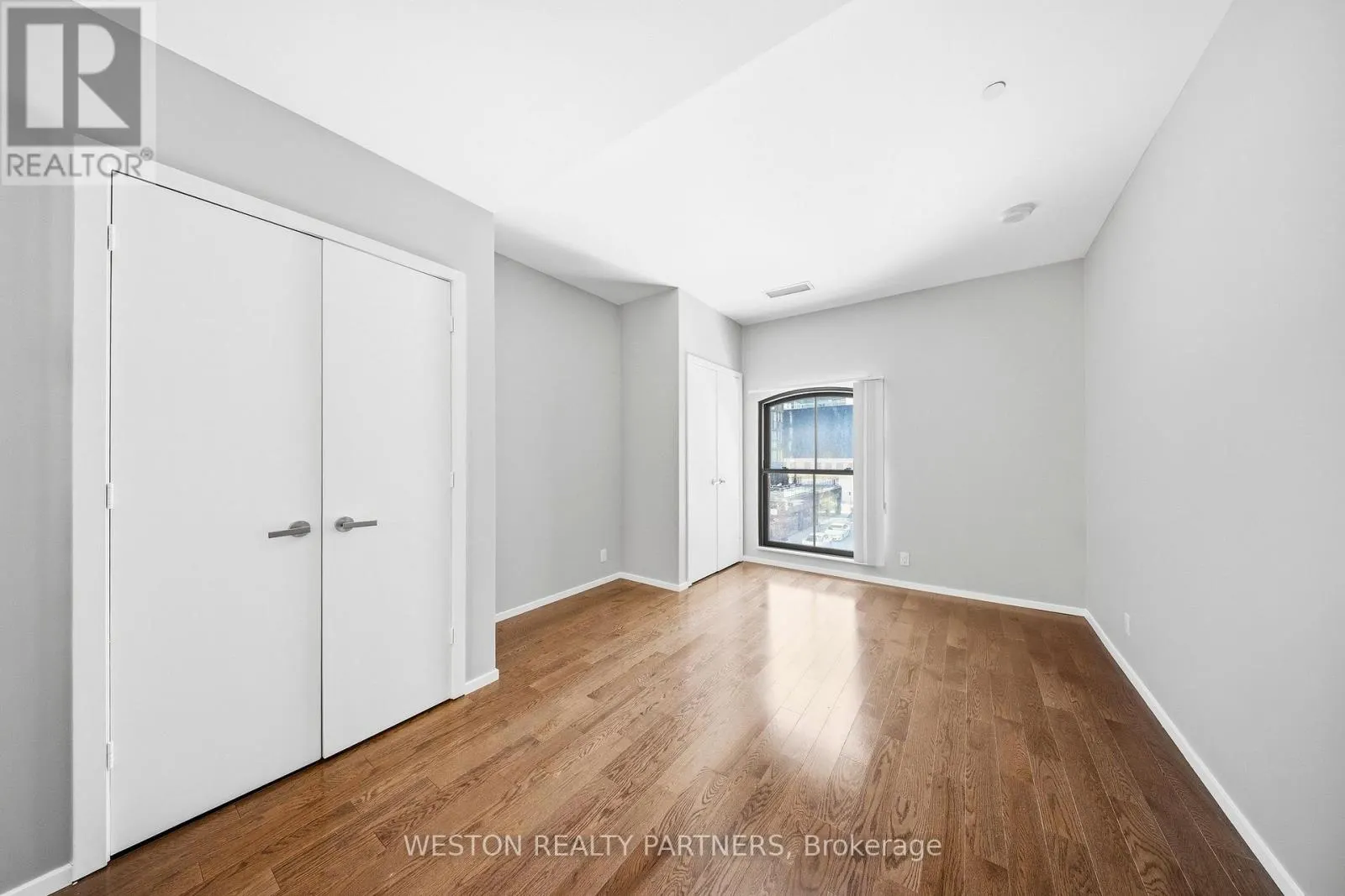 208 - 5 ST JOSEPH STREET