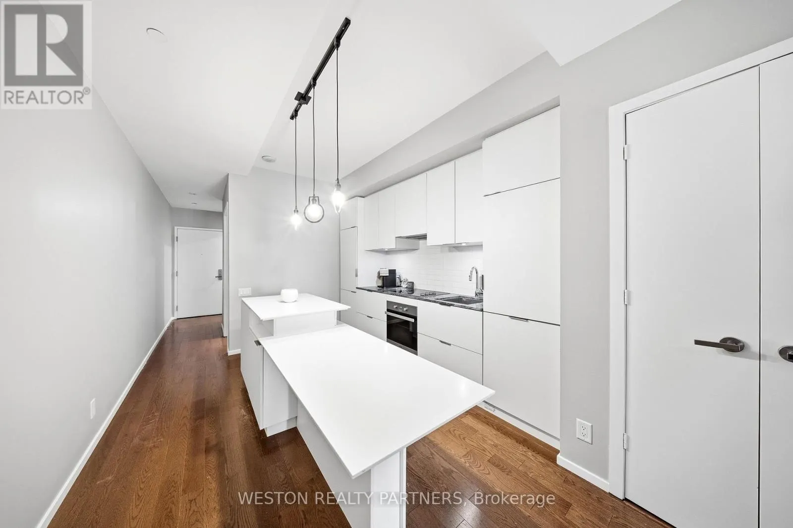 208 - 5 ST JOSEPH STREET