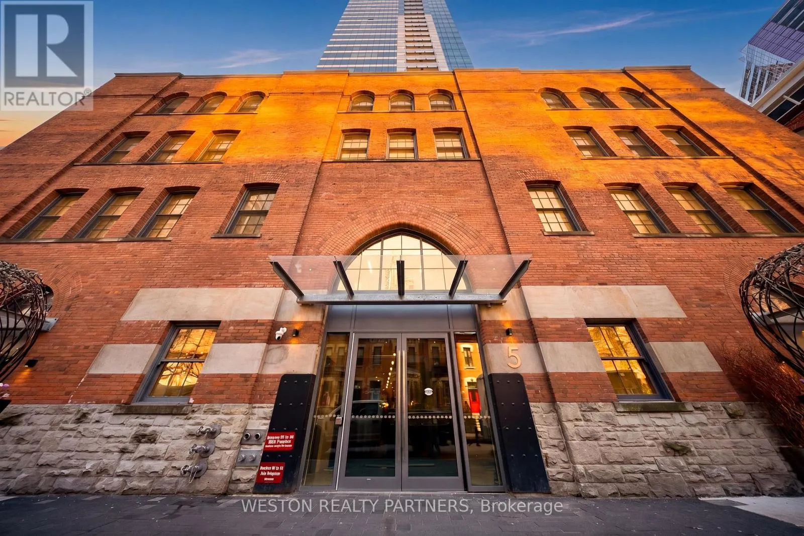 208 - 5 ST JOSEPH STREET