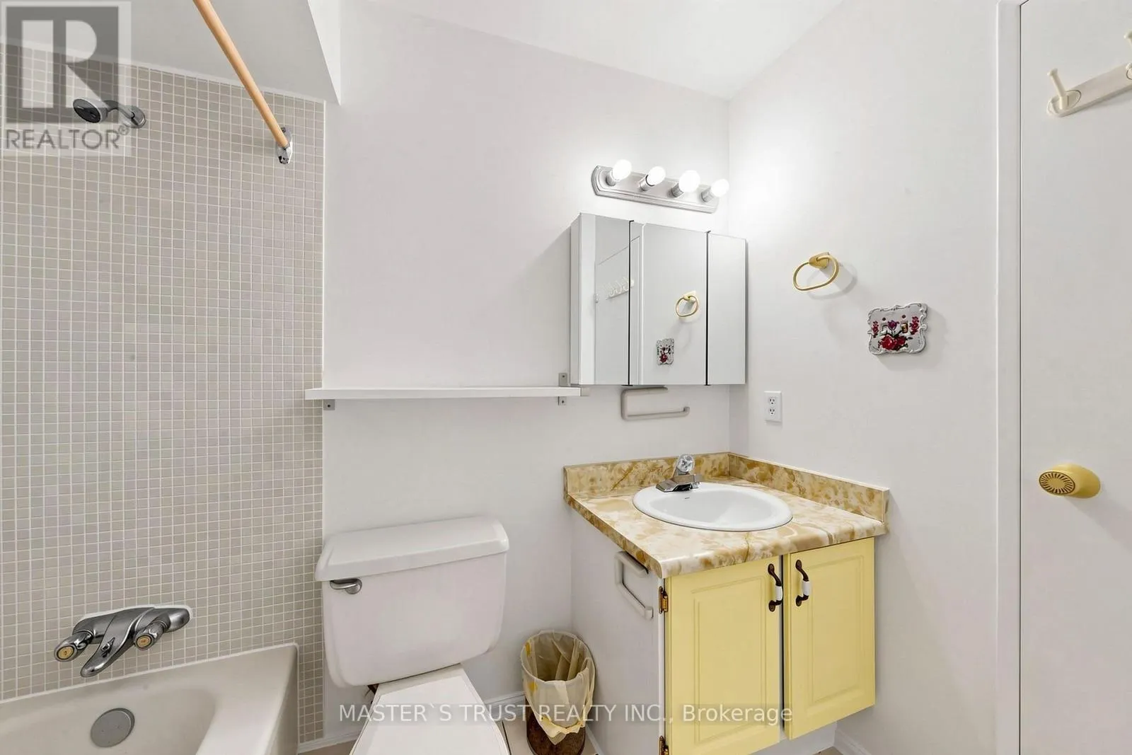 229 - 165 CHEROKEE BOULEVARD