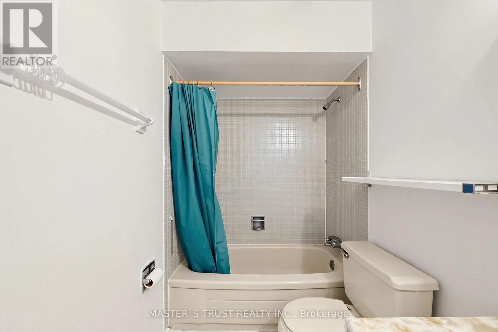 229 - 165 CHEROKEE BOULEVARD