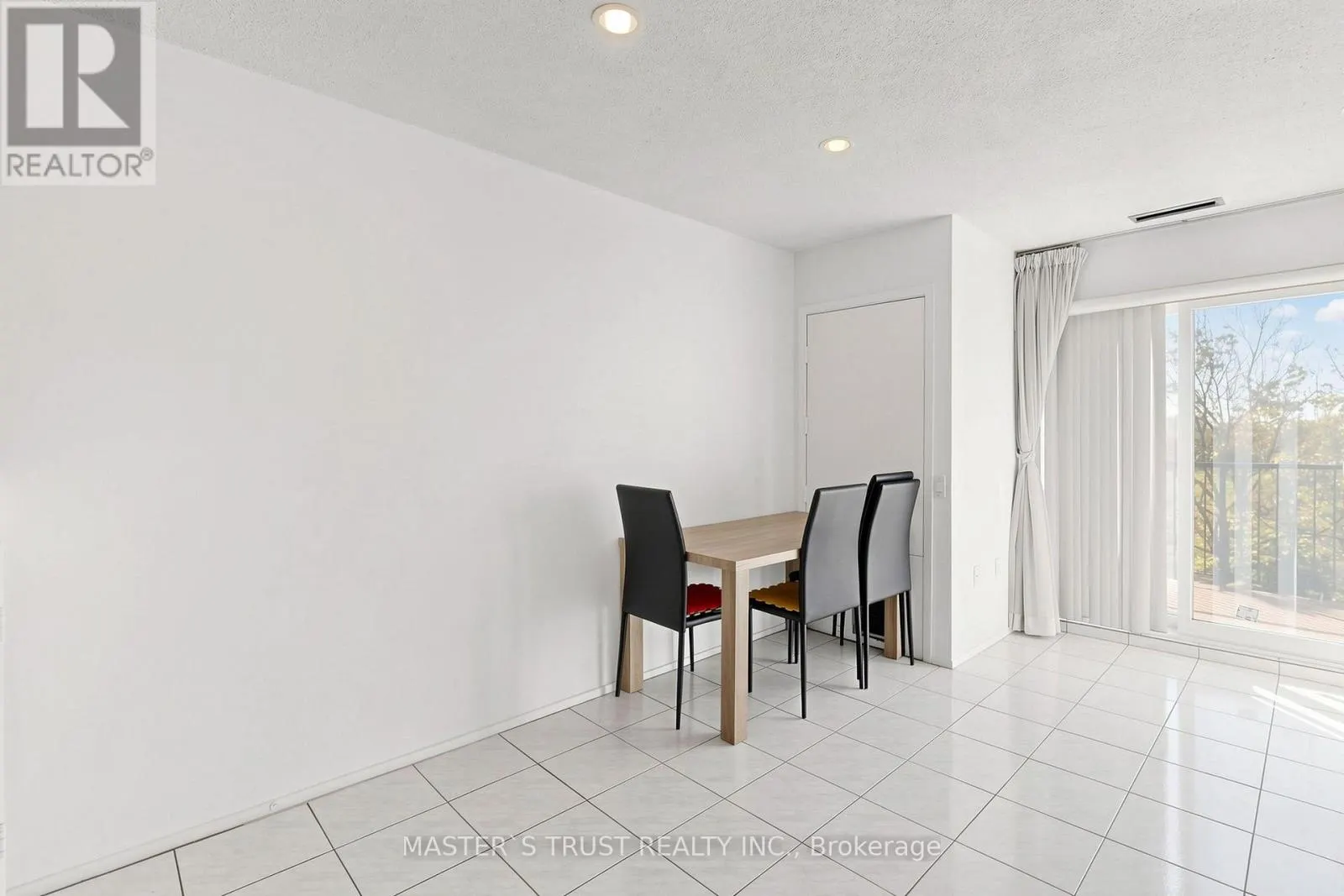 229 - 165 CHEROKEE BOULEVARD