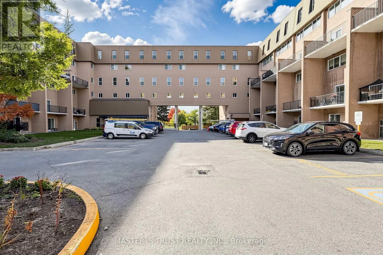 229 - 165 CHEROKEE BOULEVARD