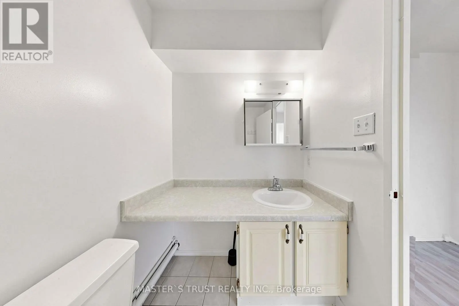 229 - 165 CHEROKEE BOULEVARD