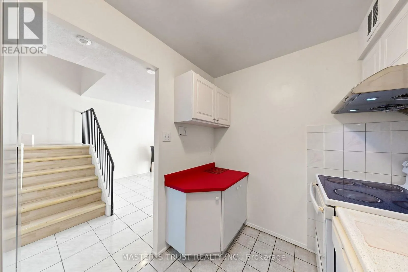 229 - 165 CHEROKEE BOULEVARD