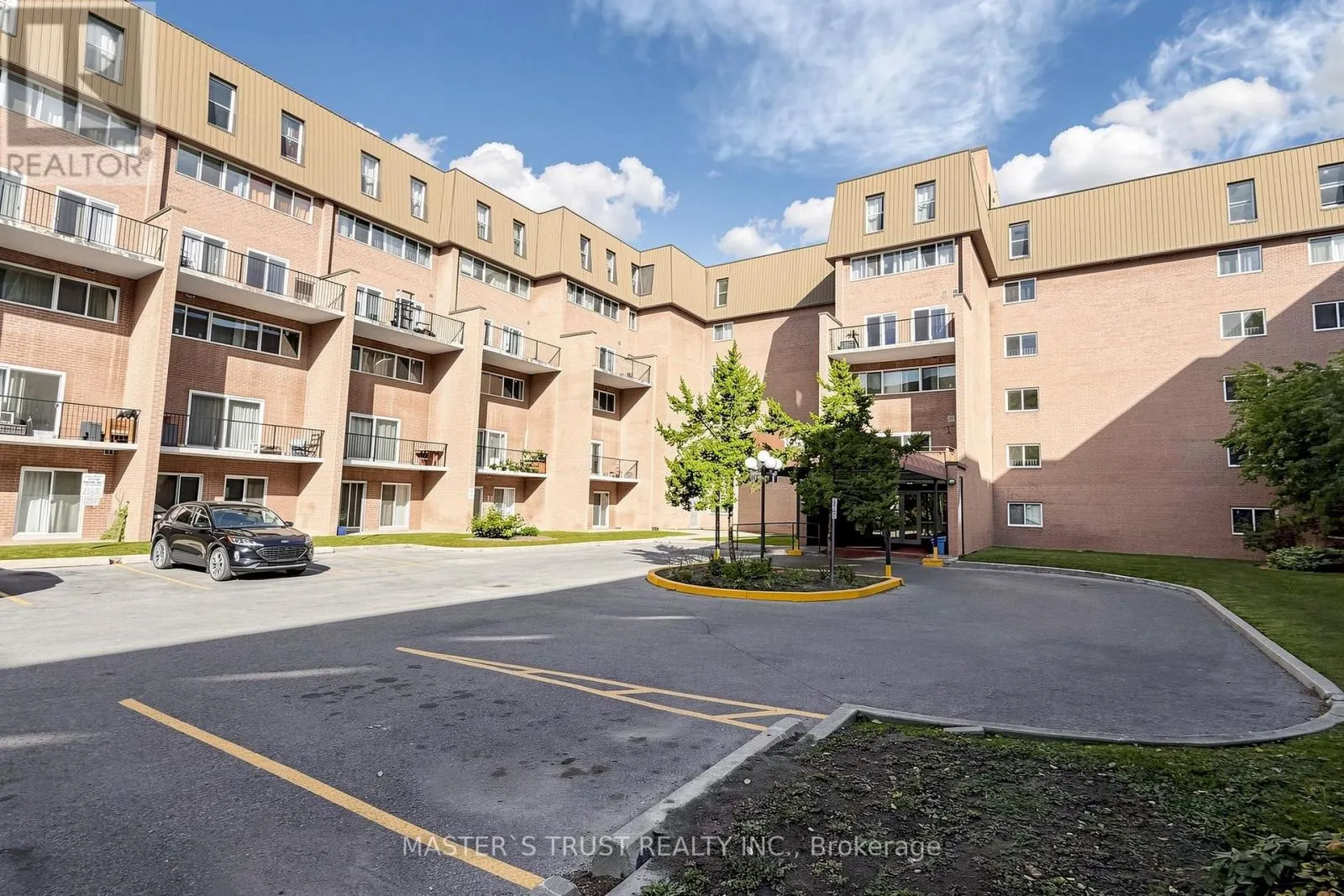 229 - 165 CHEROKEE BOULEVARD