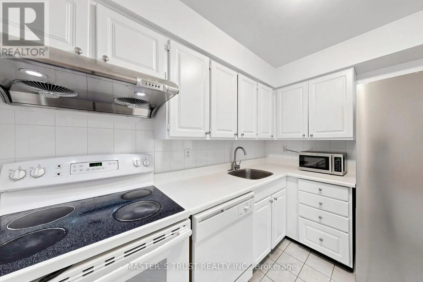 229 - 165 CHEROKEE BOULEVARD