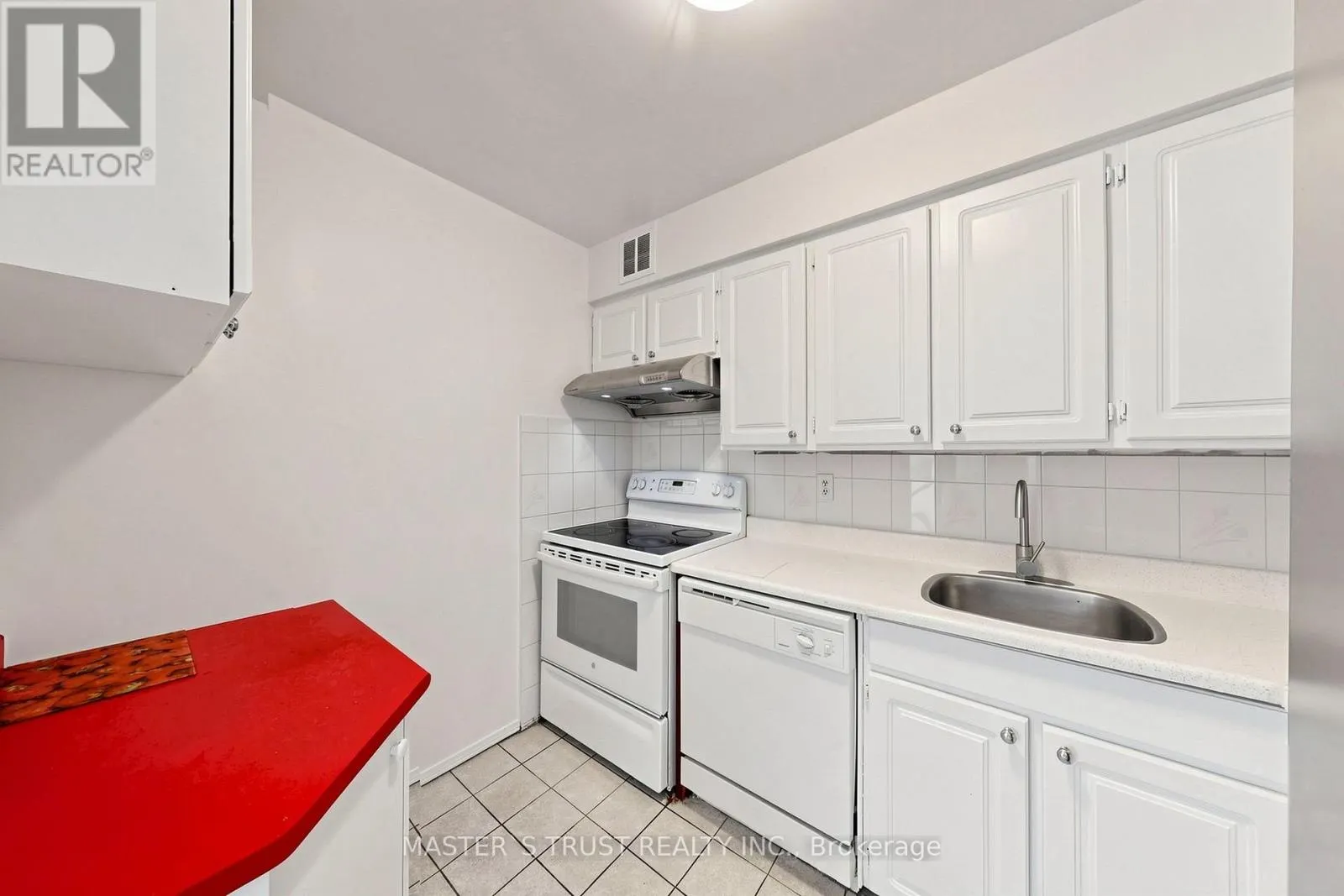 229 - 165 CHEROKEE BOULEVARD