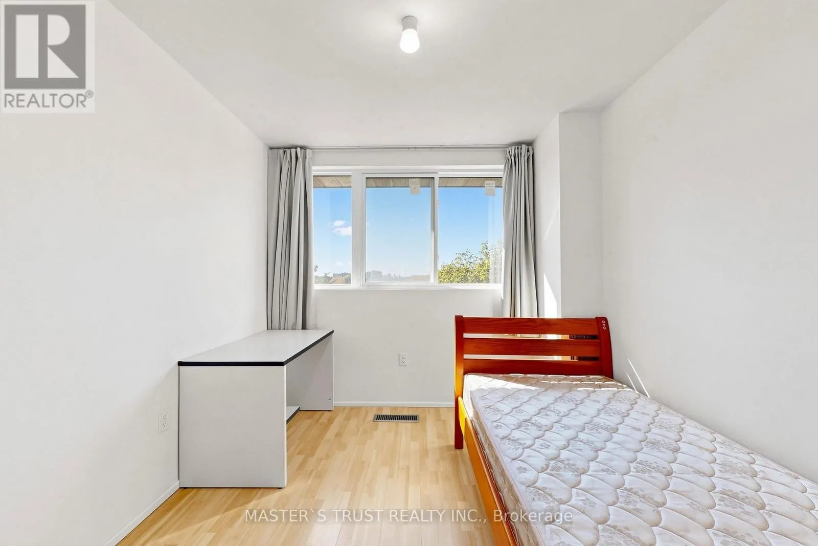 229 - 165 CHEROKEE BOULEVARD