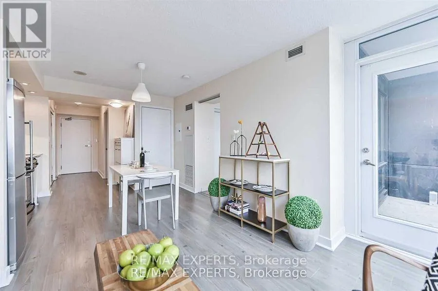 4801 - 25 TELEGRAM MEWS