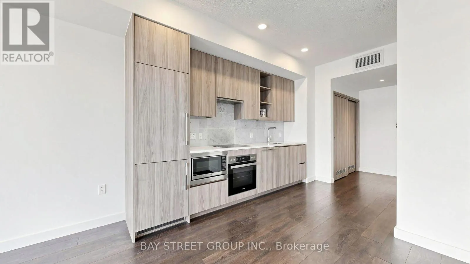 2515 - 95 MCMAHON DRIVE