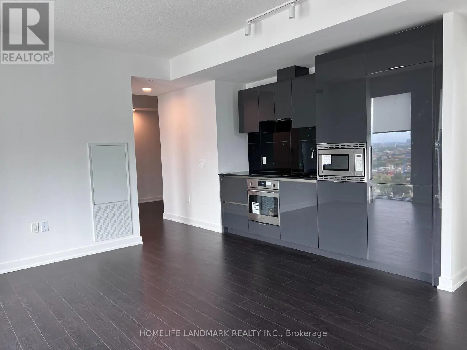 2408 - 238 SIMCOE STREET